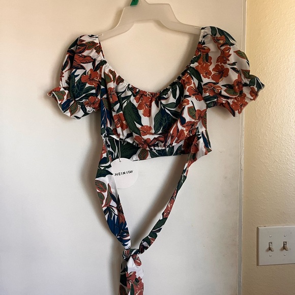 Never worn cute midriff shirt with a cute tie in the back. - Picture 7 of 8